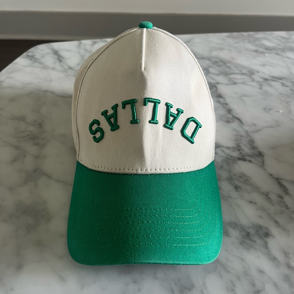 Great Condition True Brand Kelly Green and Cream Dallas Hat - RARE